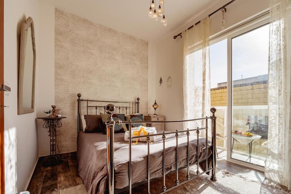 Luxury Designer Penthouse With Private Jacuzzi Apartment Слима Екстериор снимка