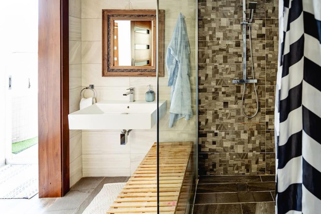 Luxury Designer Penthouse With Private Jacuzzi Apartment Слима Екстериор снимка