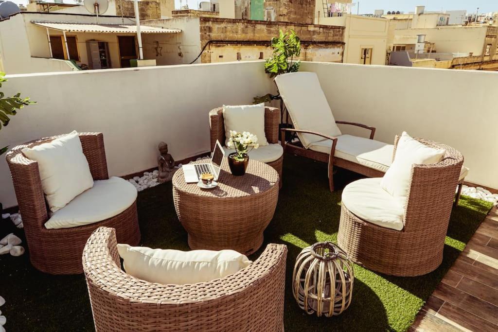 Luxury Designer Penthouse With Private Jacuzzi Apartment Слима Екстериор снимка